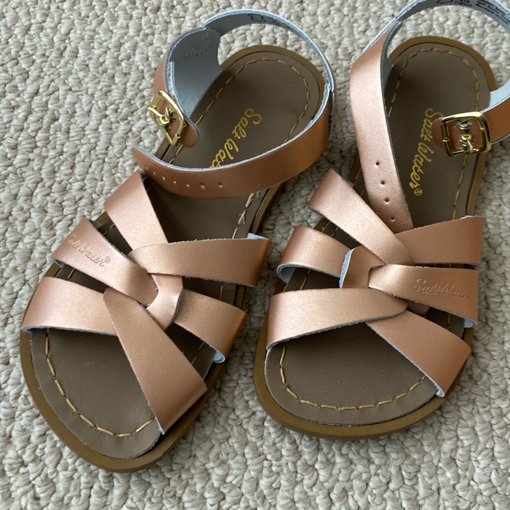 Saltwater sandals - small defect
